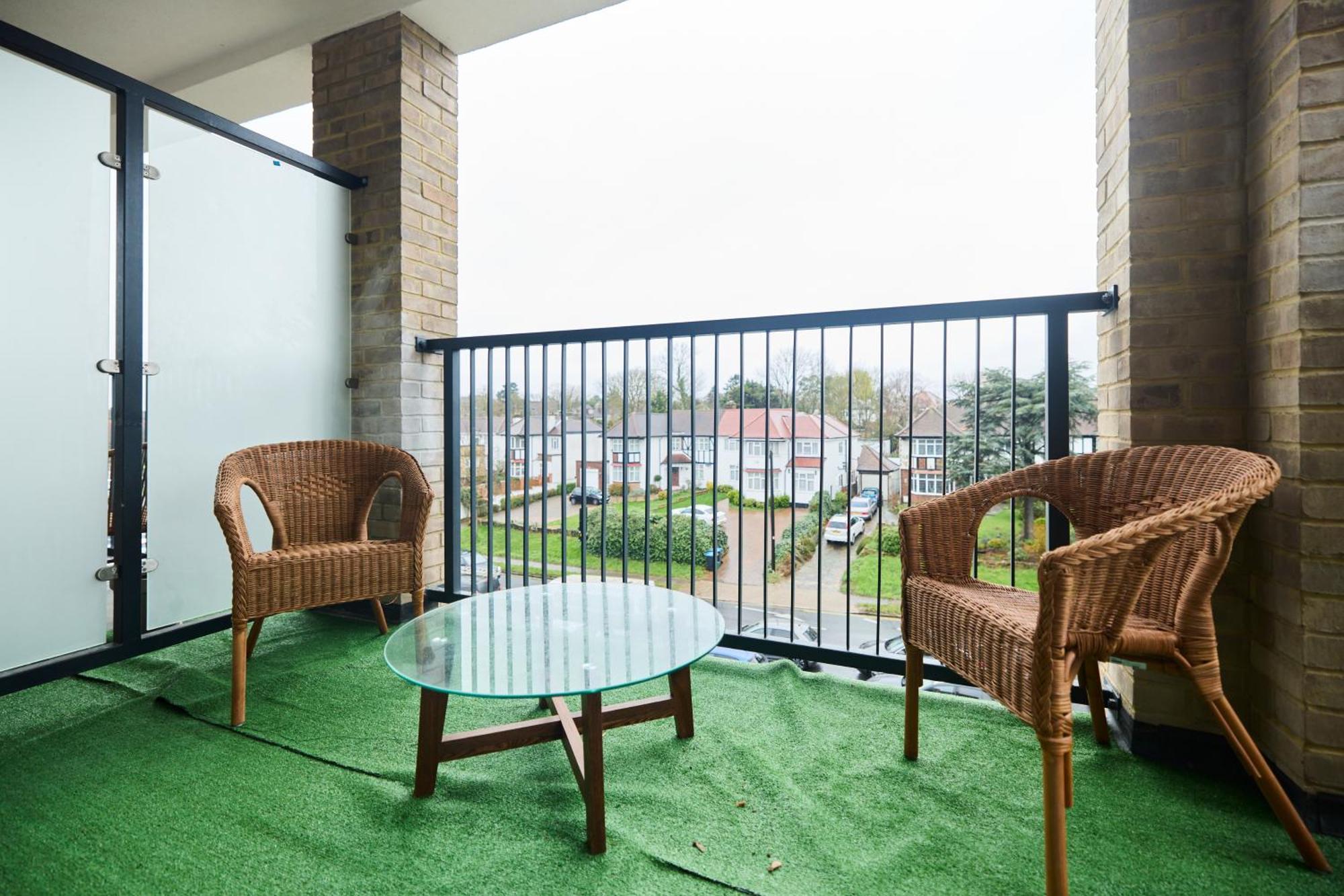 The Wembley Park Arms - Modern 2bdr Flat With Parking + Balcony * Лондон