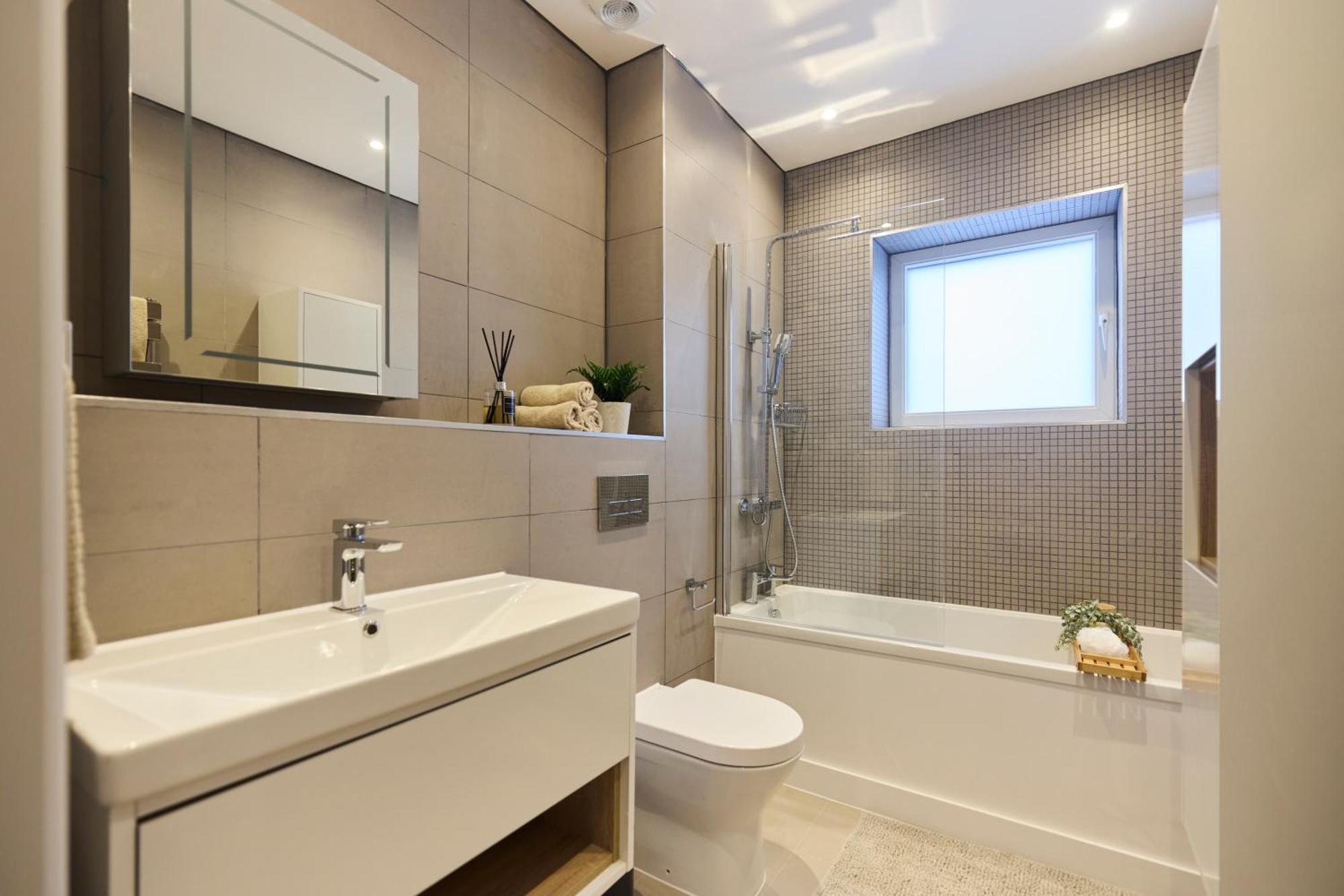 The Wembley Park Arms - Modern 2bdr Flat With Parking + Balcony Апартаменты Лондон