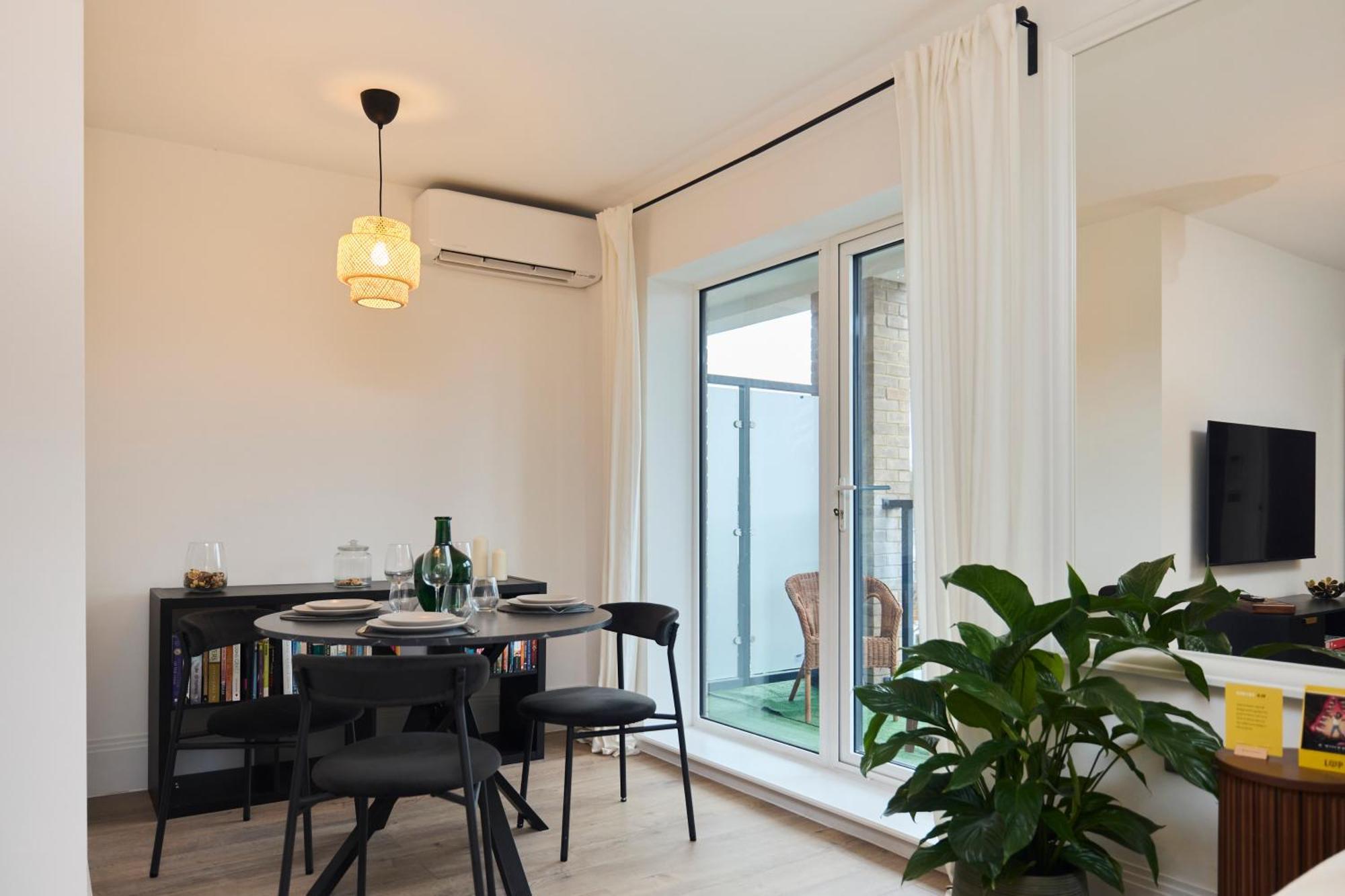 The Wembley Park Arms - Modern 2bdr Flat With Parking + Balcony Апартаменты *