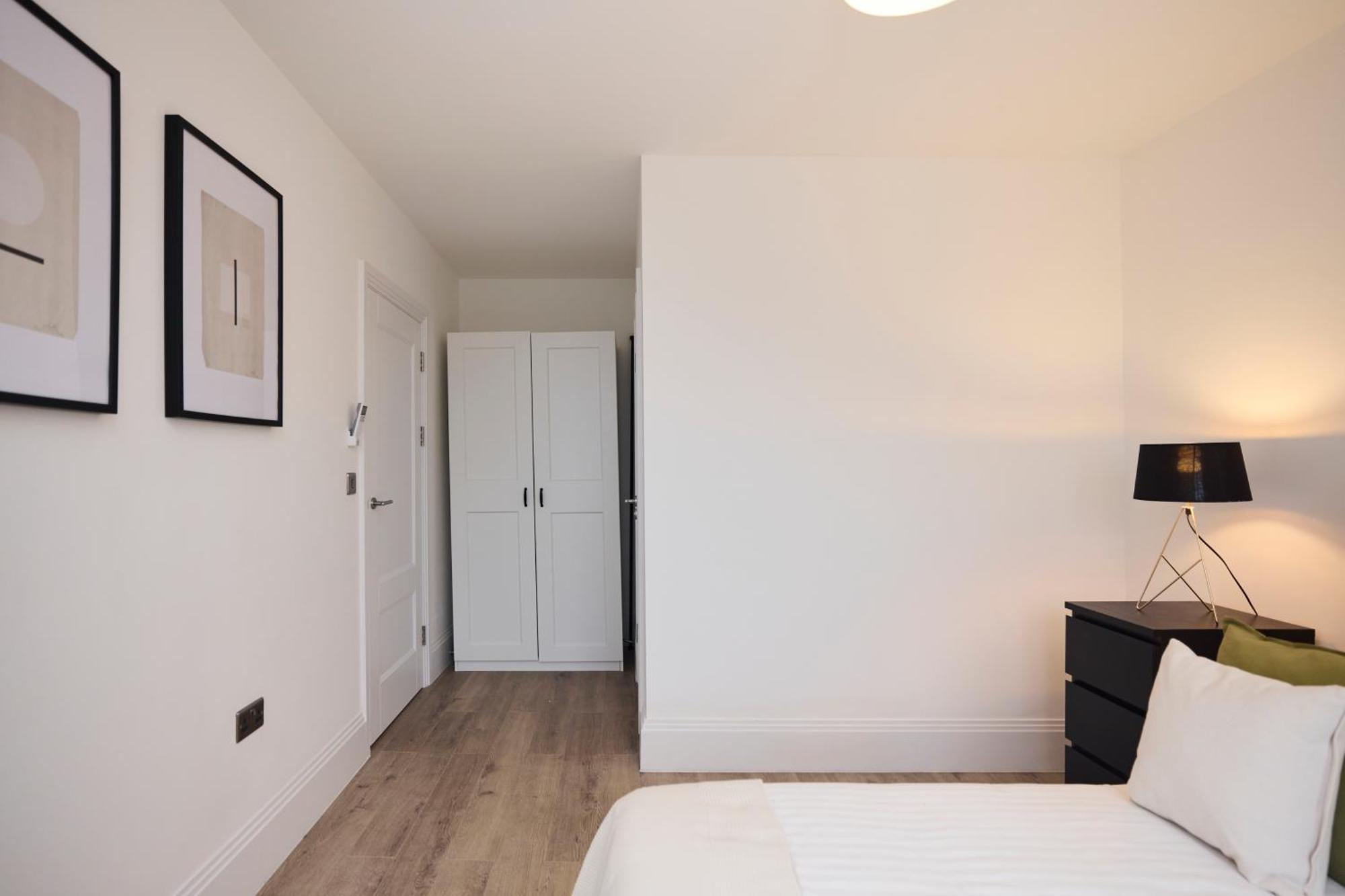 Апартаменты The Wembley Park Arms - Modern 2bdr Flat With Parking + Balcony *