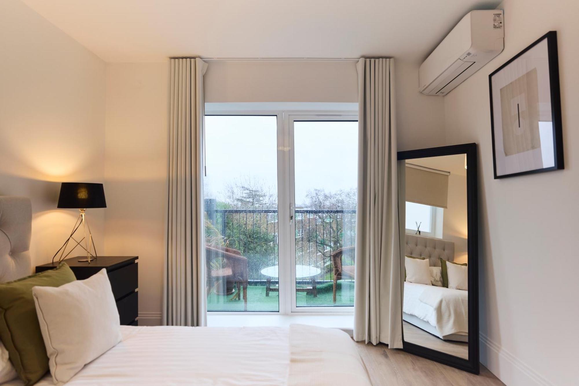 The Wembley Park Arms - Modern 2bdr Flat With Parking + Balcony Апартаменты Лондон