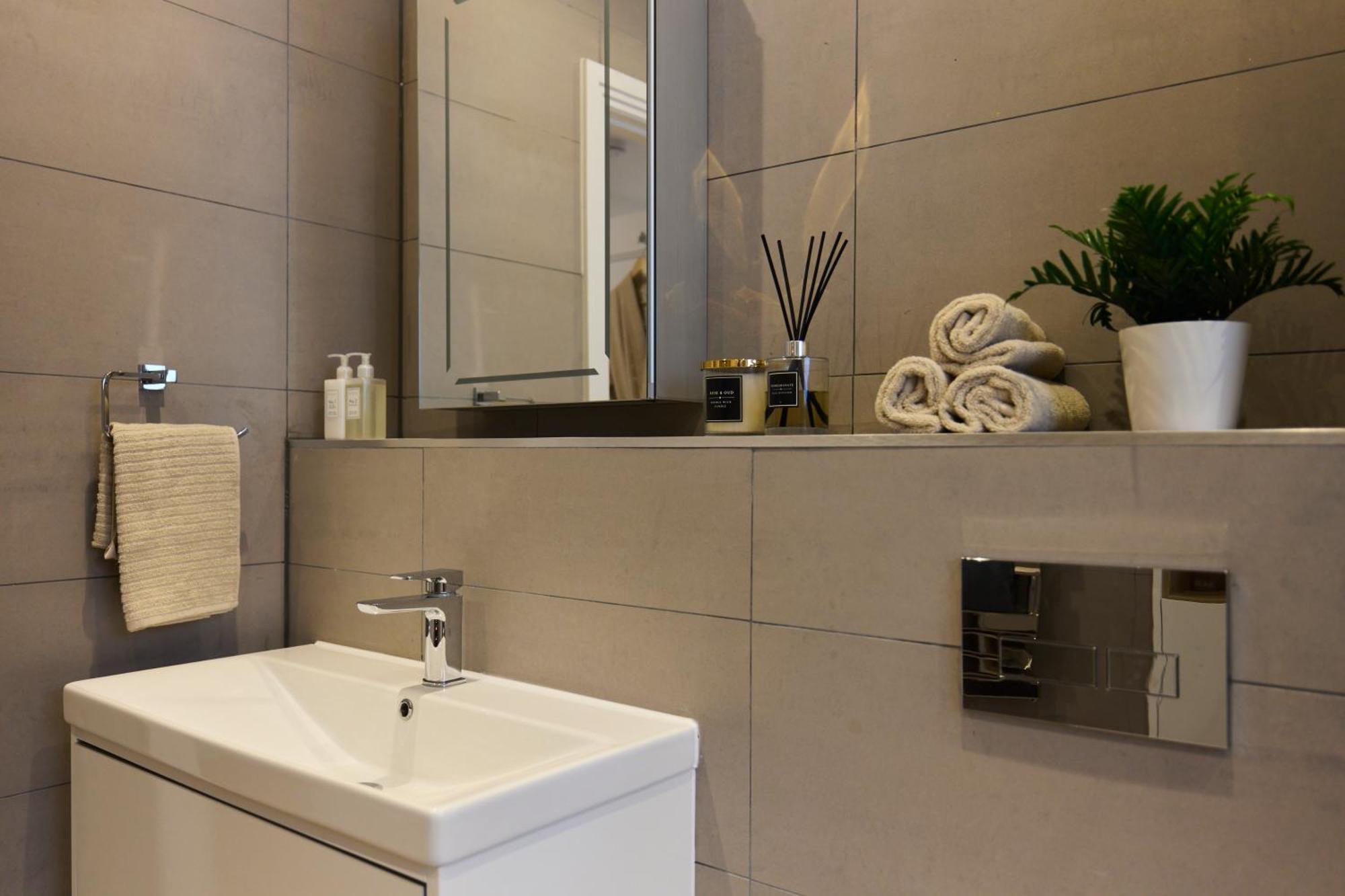 The Wembley Park Arms - Modern 2bdr Flat With Parking + Balcony Апартаменты